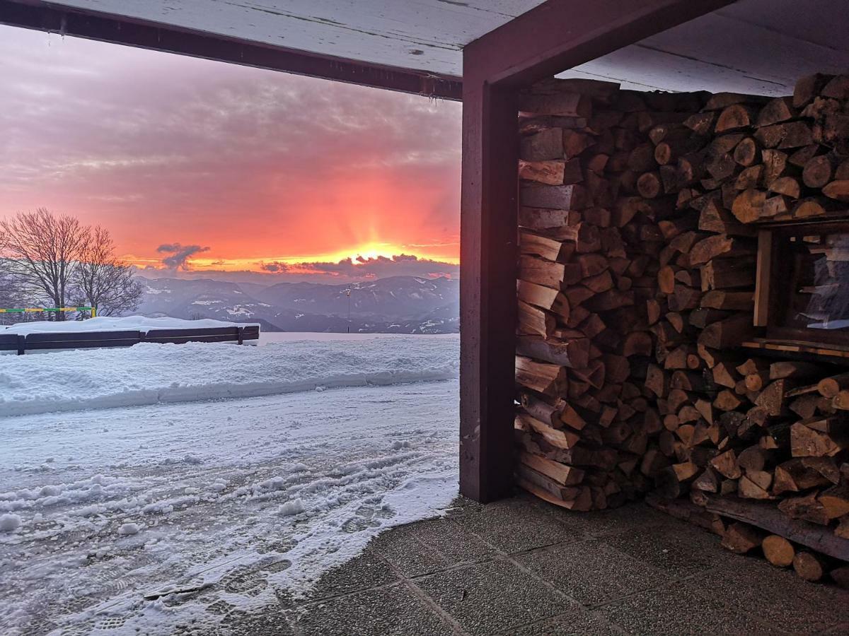 Planinski Dom Na Kalu Acomodação com café da manhã Dol pri Hrastniku Exterior foto